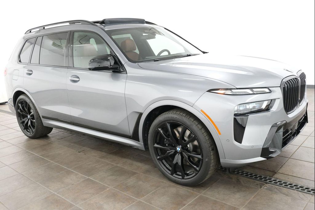 صورة 9 لـ 2026 BMW X7 M60I