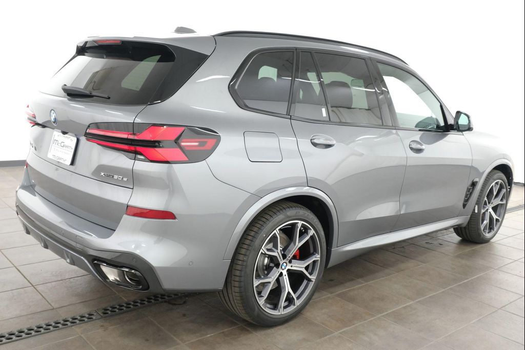 صورة 7 لـ 2026 BMW X5 PHEV XDRIVE50E