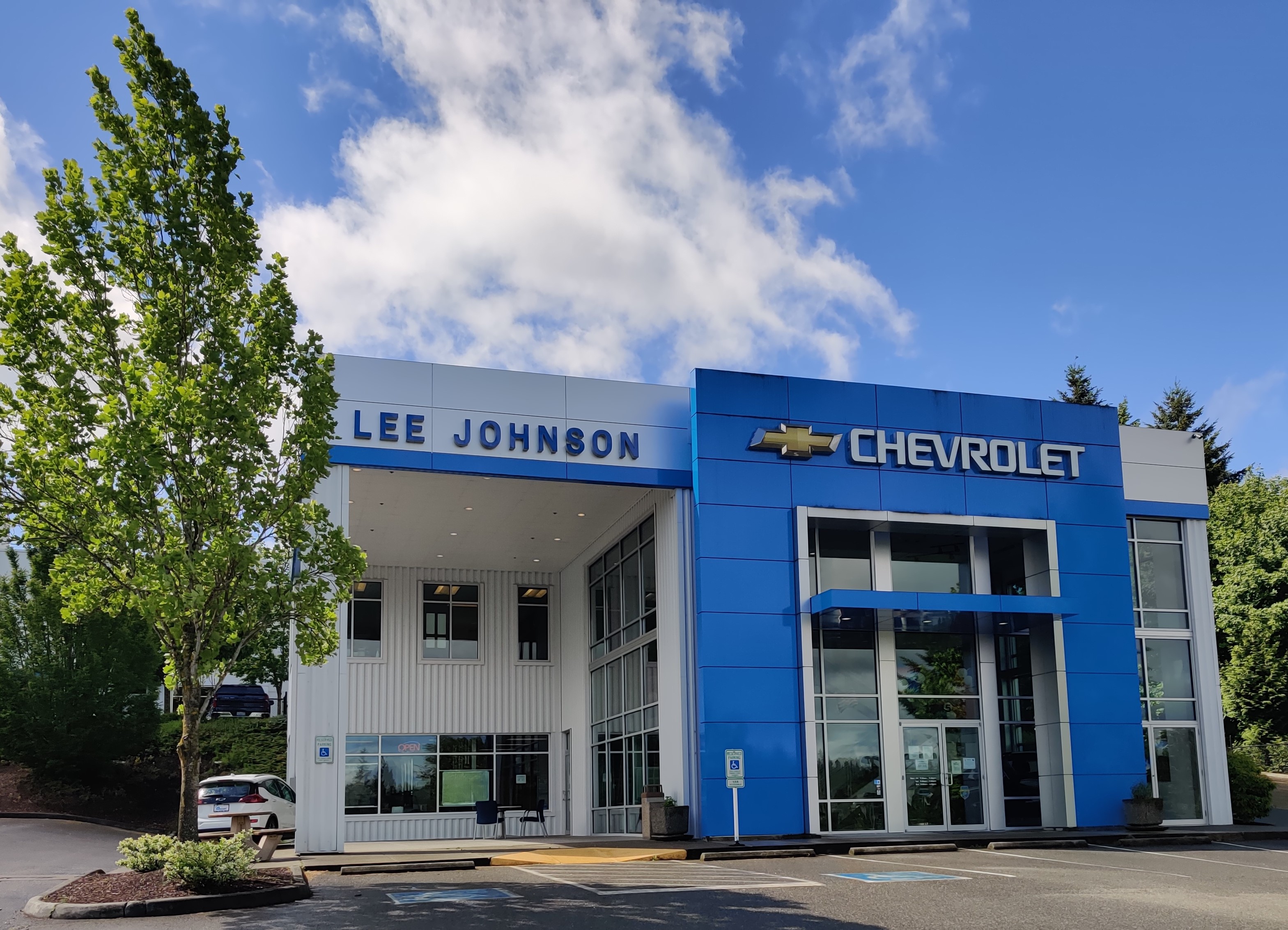 Lee Johnson Chevrolet - Kirkland, WA 