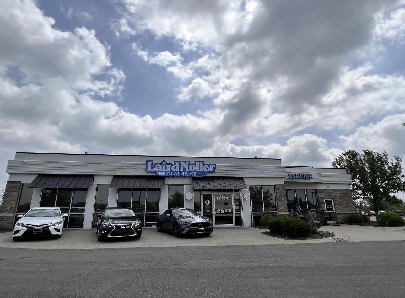 Dealership gallery photo 1