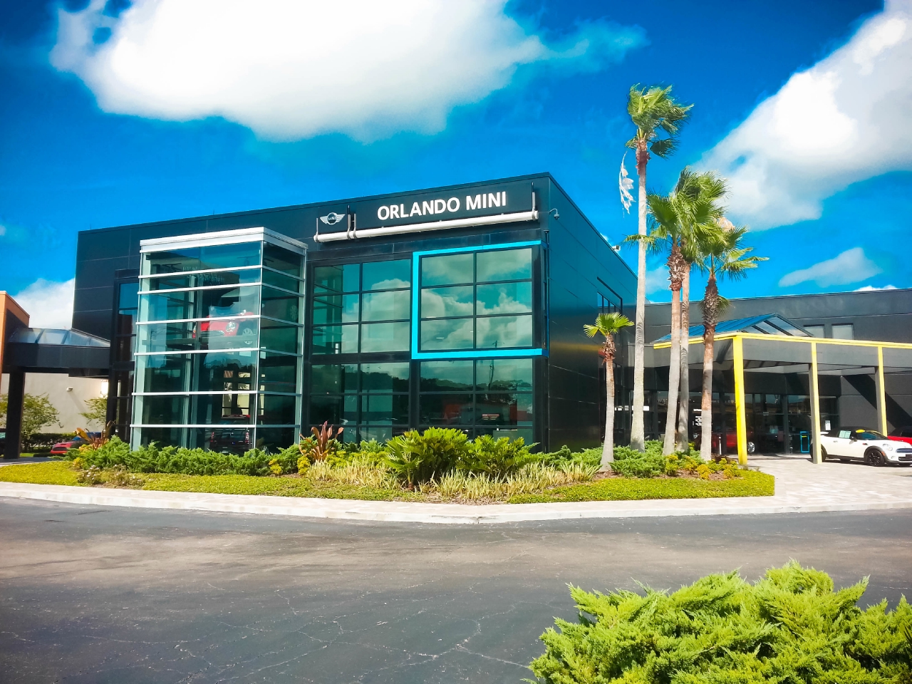 Dealership gallery photo 1