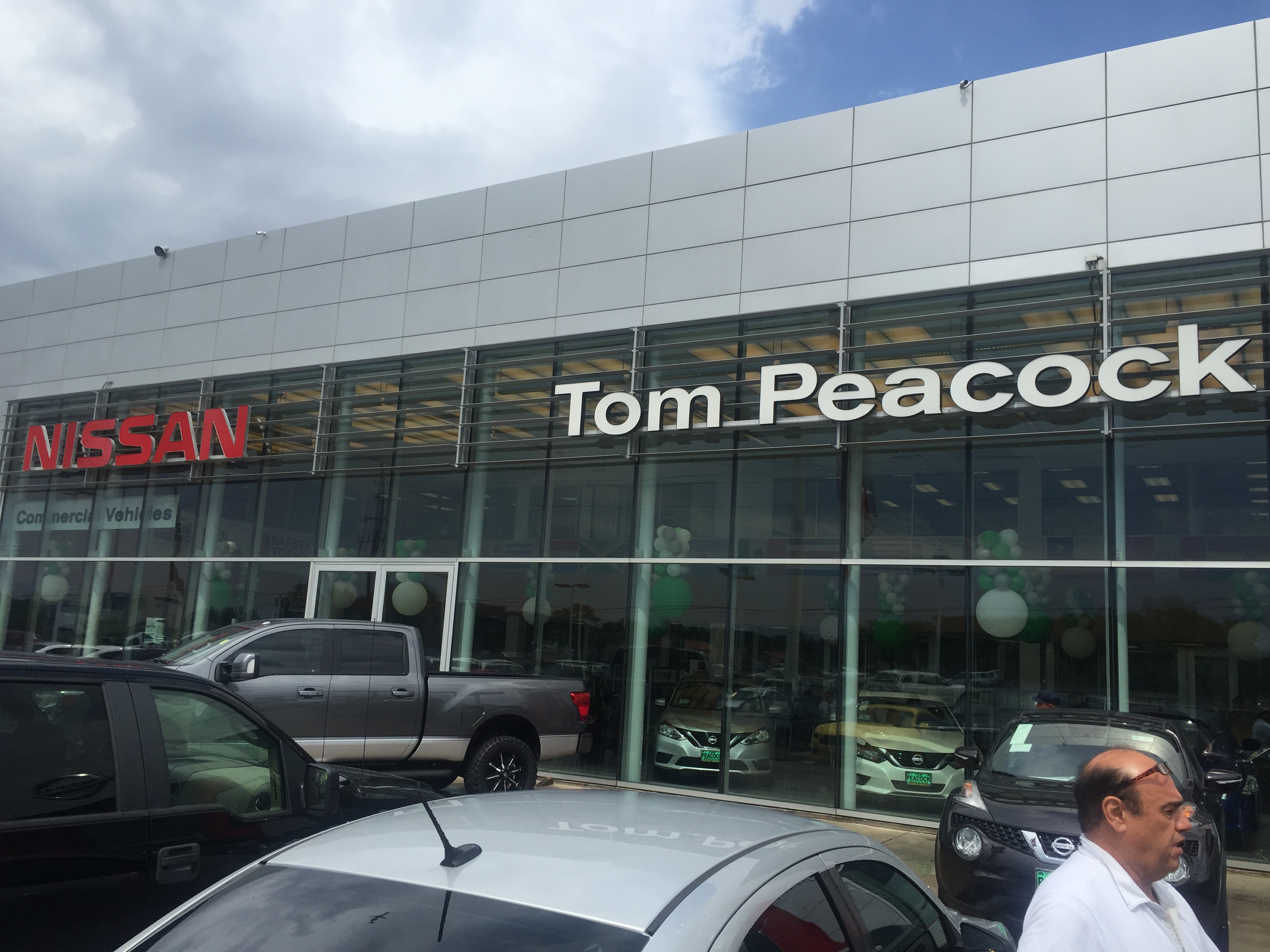 tom peacock nissan near me