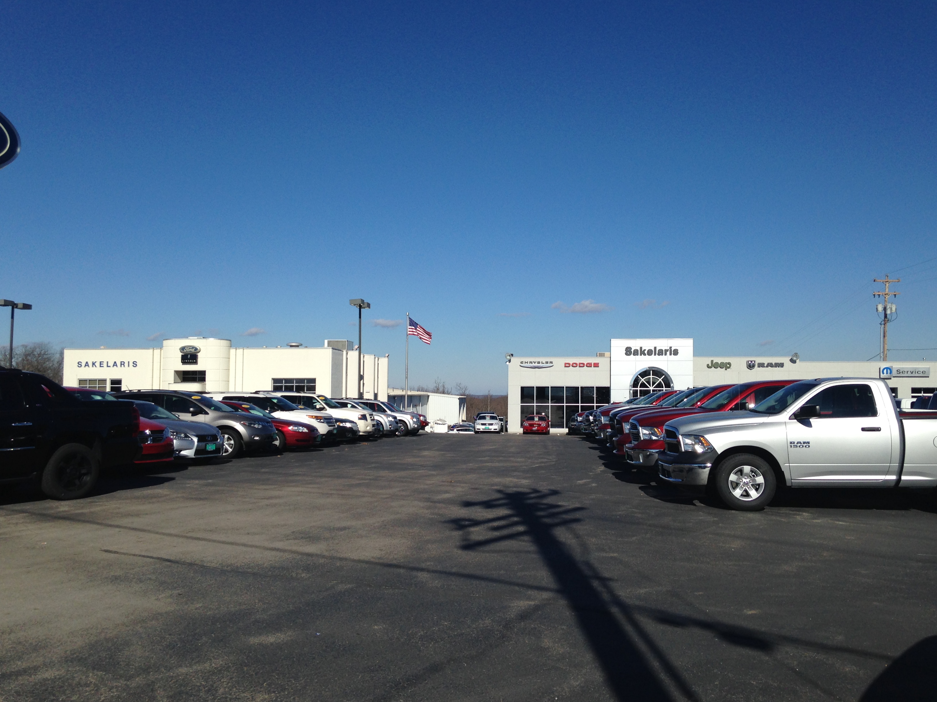Sakelaris Chrysler Dodge Jeep RAM Camdenton, MO