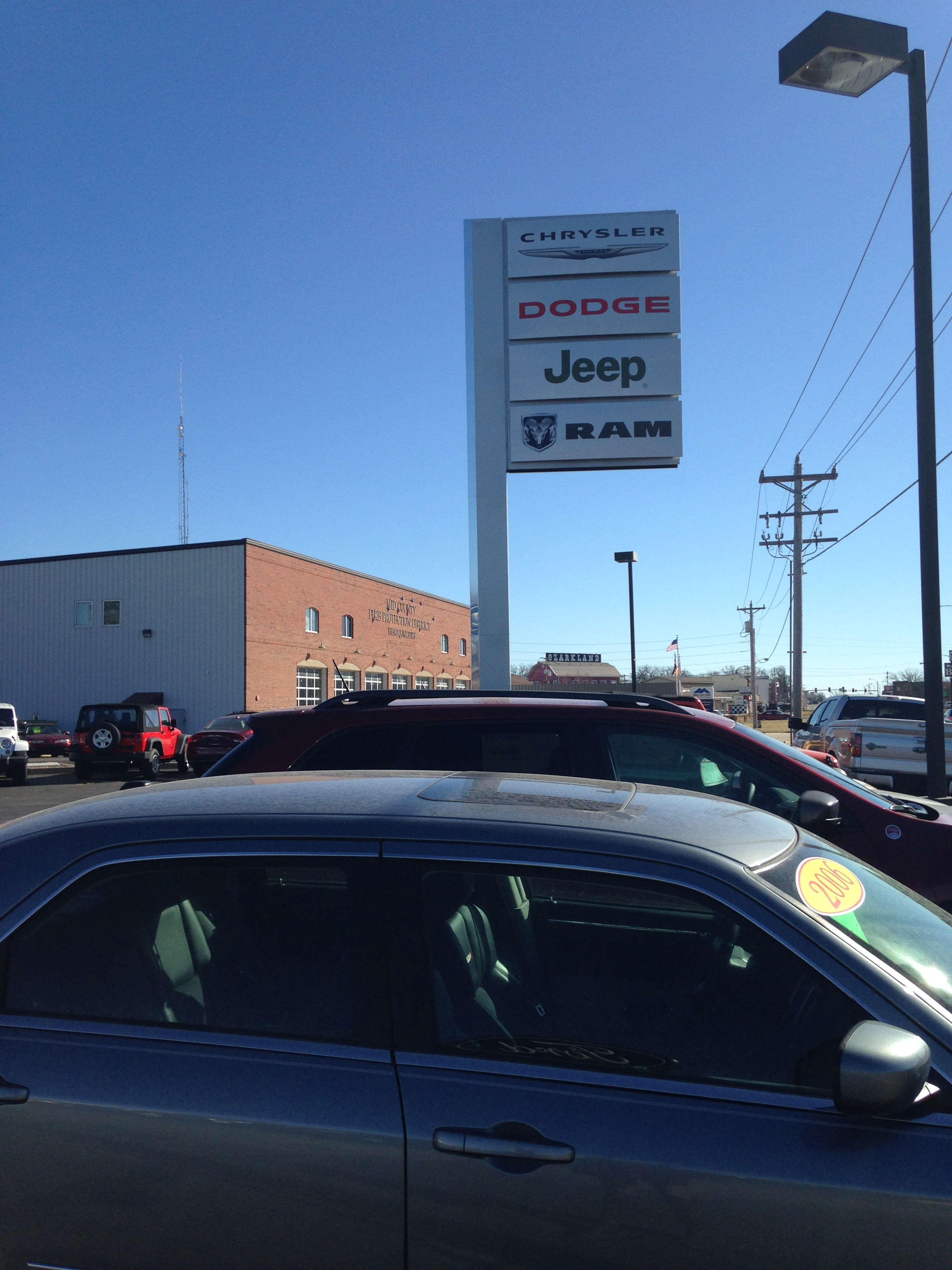 Sakelaris Chrysler Dodge Jeep RAM Camdenton, MO