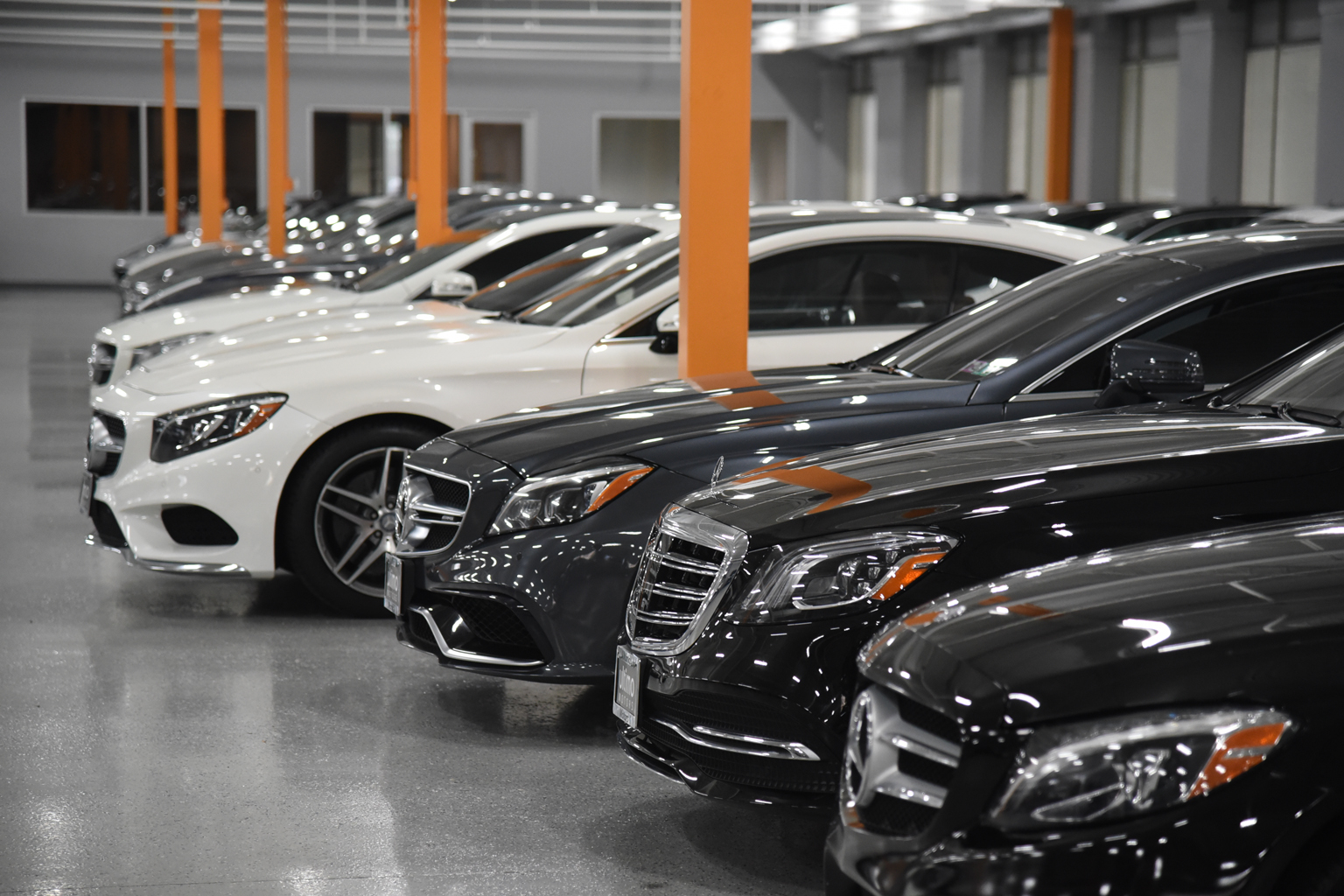 Ultimo Motors West Warrenville, IL