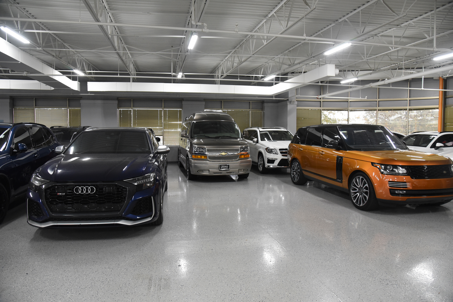 Ultimo Motors West Warrenville, IL