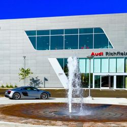 Dealership gallery photo 1