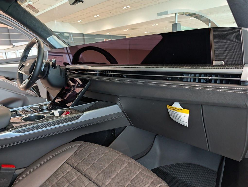 صورة مصغرة 42 لـ 2025 Cadillac ESCALADE V-SERIES