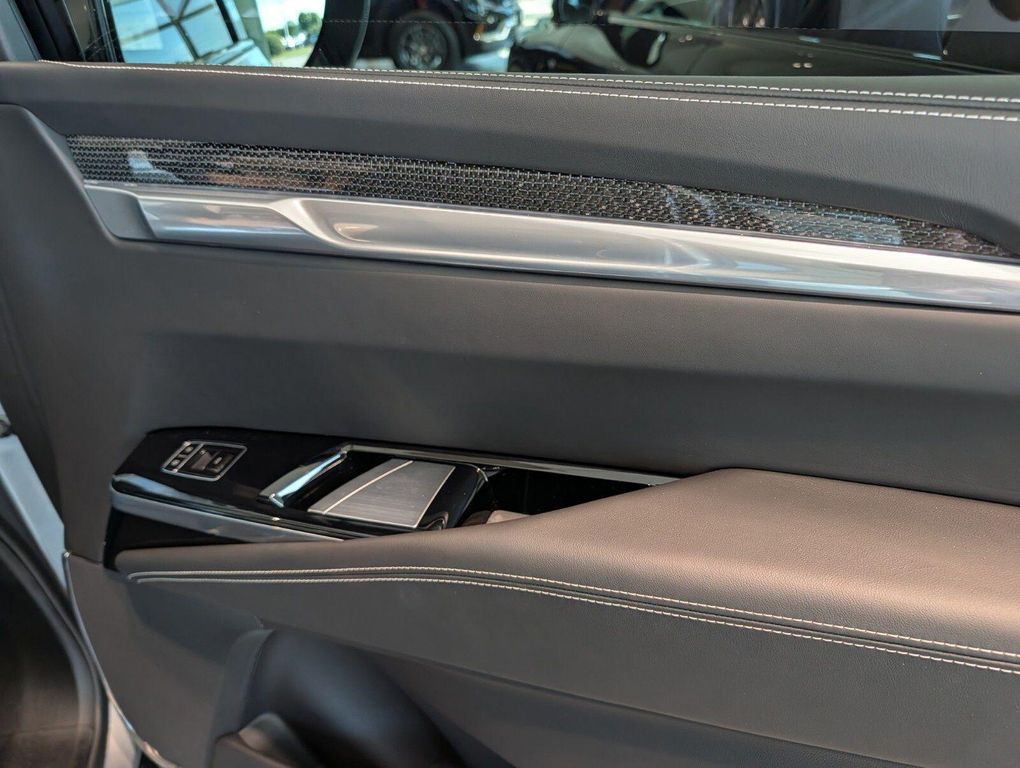 صورة مصغرة 43 لـ 2025 Cadillac ESCALADE V-SERIES