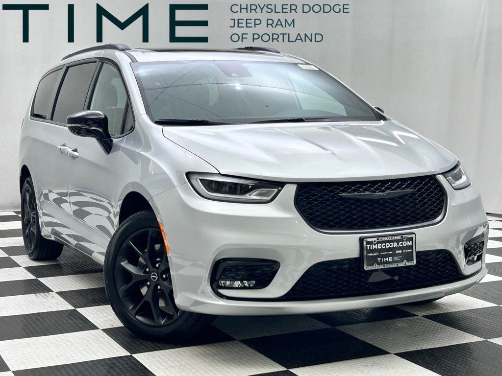 New 2026 Chrysler Pacifica Limited