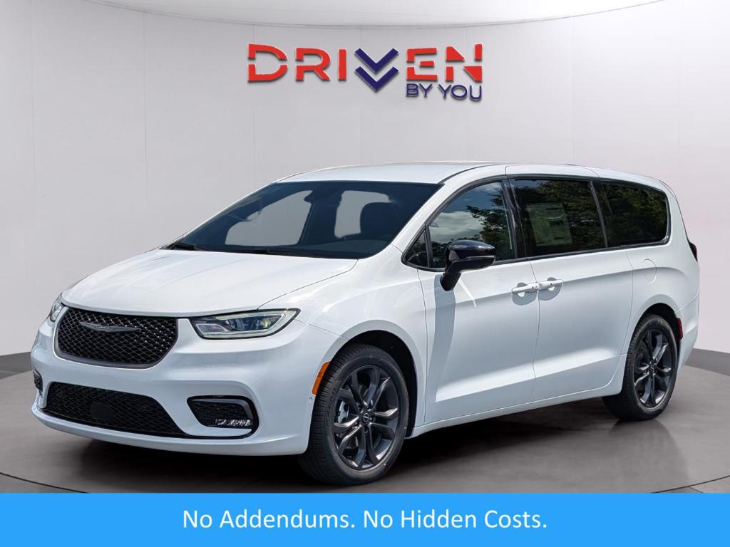 New 2026 Chrysler Pacifica Select