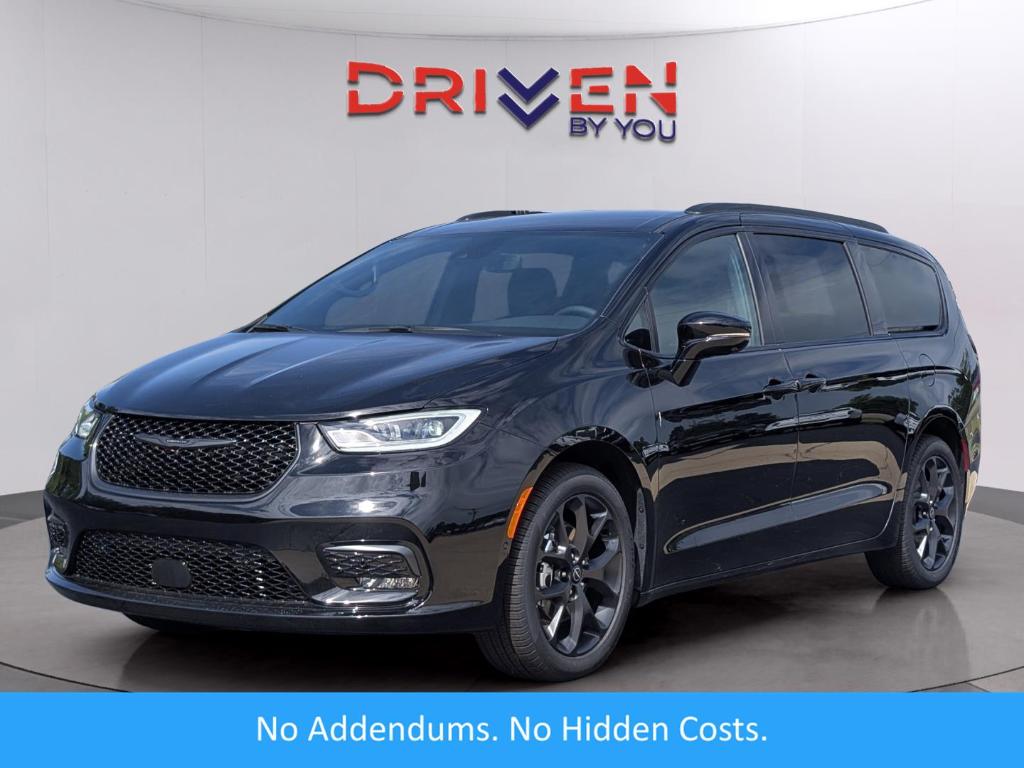 New 2026 Chrysler Pacifica Select