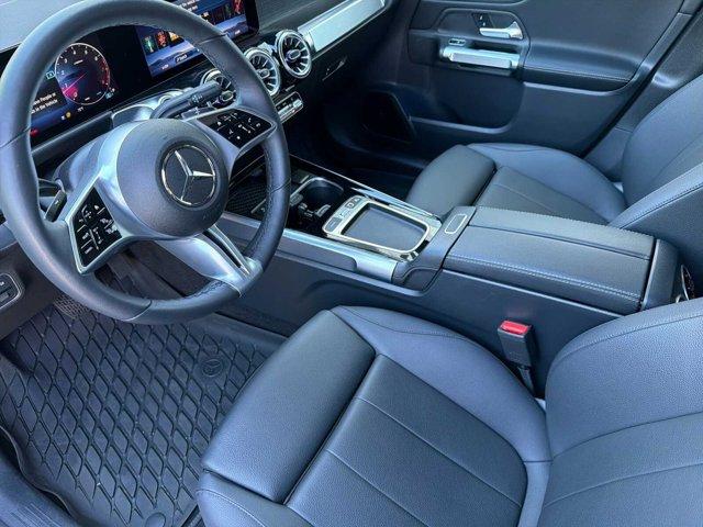 2026 Mercedes-BENZ GLB — миниатюра 11