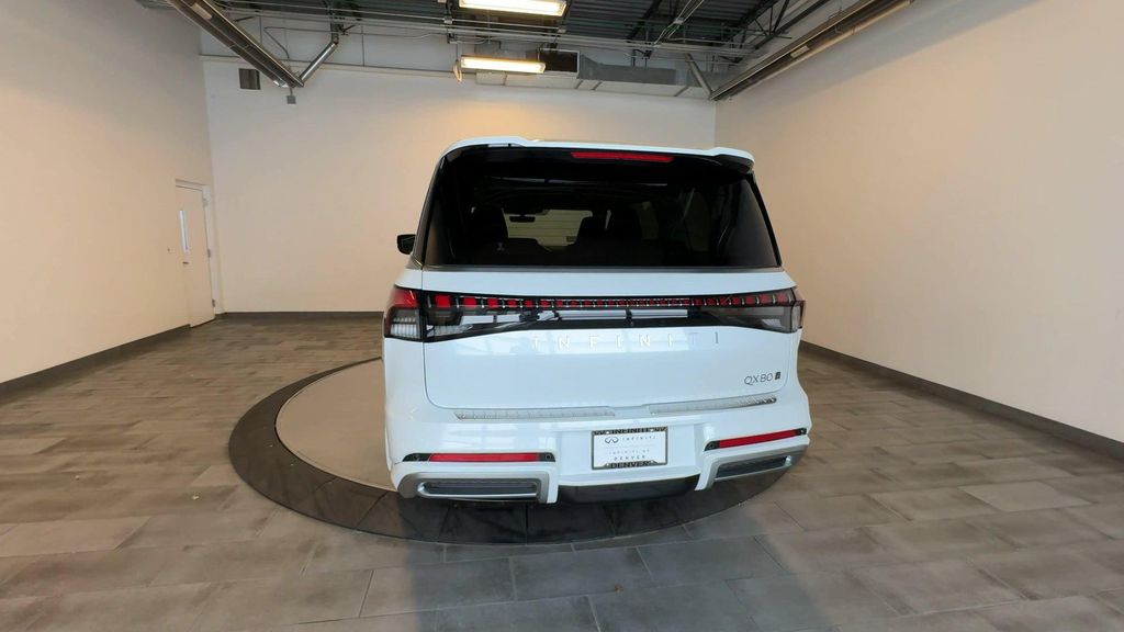 2027 Infiniti QX80 LUXE 照片 7