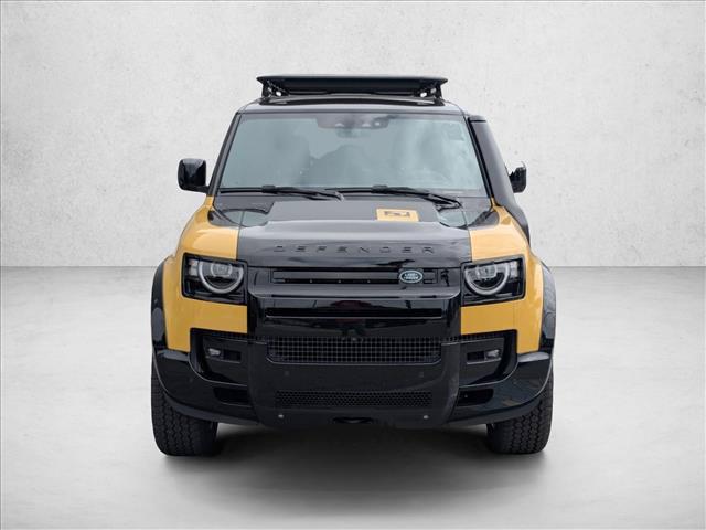 2026 LAND Rover DEFENDER P400 TROPHY EDITION DEEP SANDGLOW — фото 6