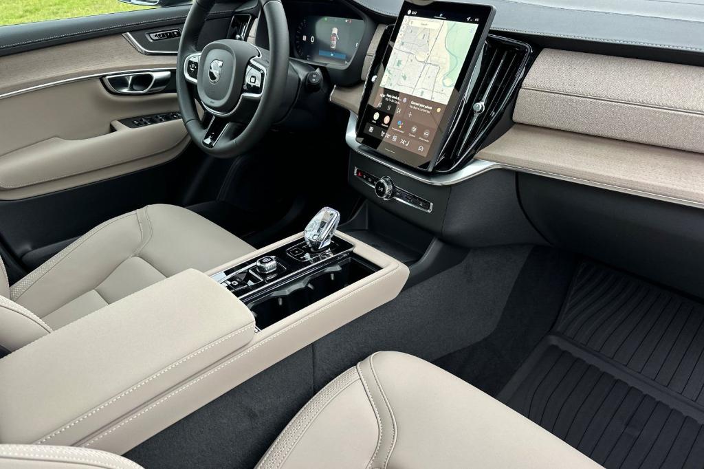 2026 Volvo XC90 B5 CORE 照片 16