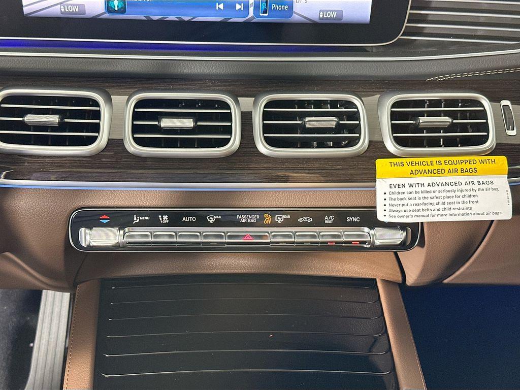 2026 Mercedes-BENZ GLS — миниатюра 16