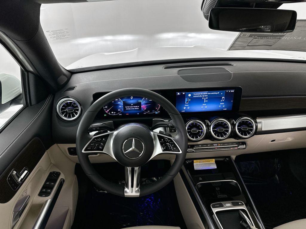 2026 Mercedes-BENZ GLB — миниатюра 21