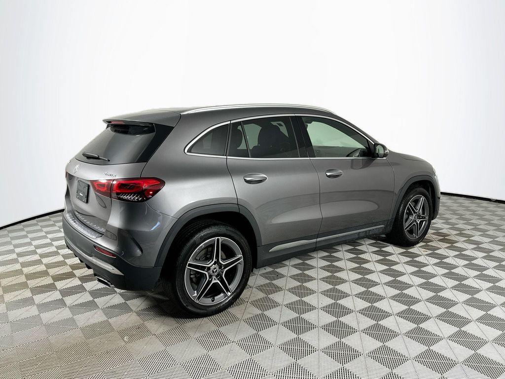 MERCEDES-BENZ GLA - 7