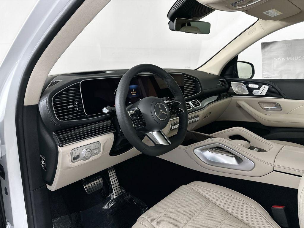 2026 Mercedes-BENZ GLS — фото 9