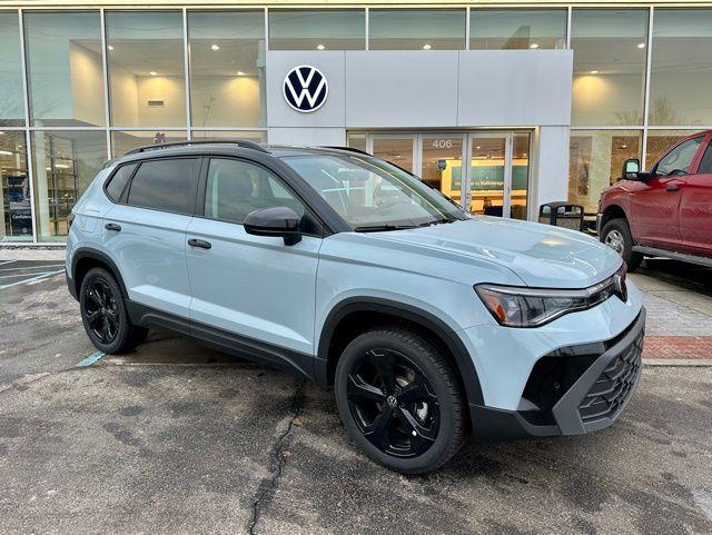 New 2026 Volkswagen Taos 1.5T SE Black