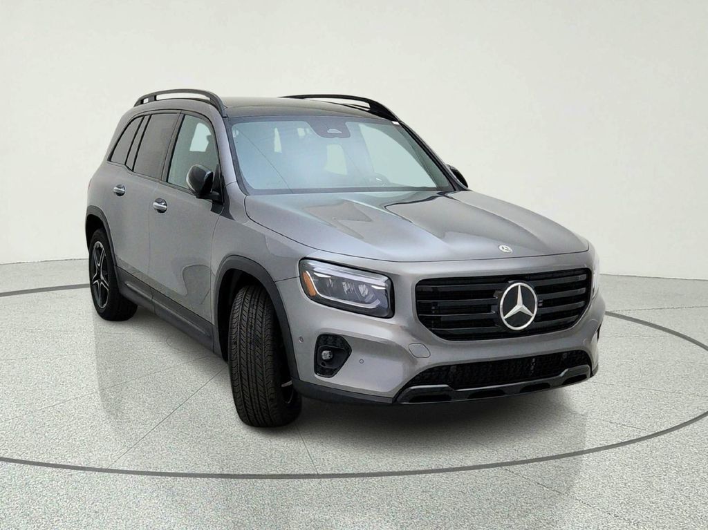 2026 Mercedes-BENZ GLB photo 4