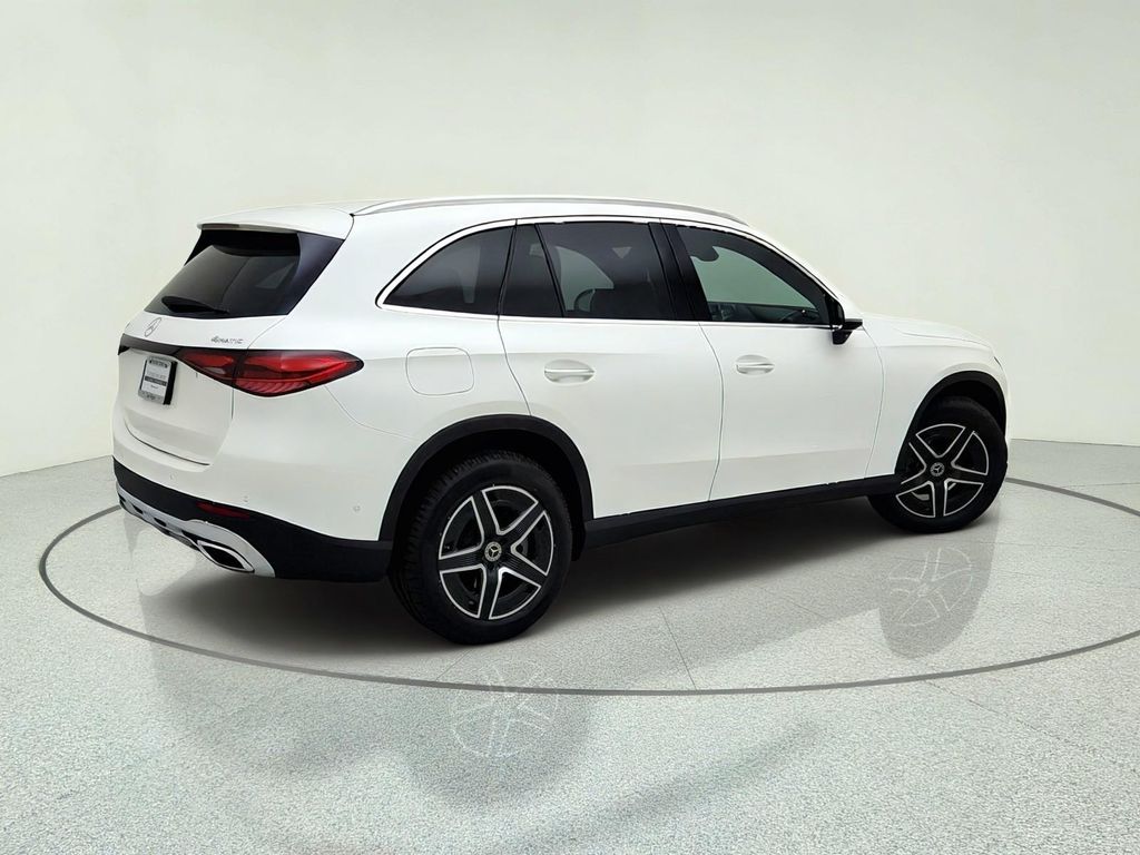2026 Mercedes-BENZ GLC photo 8