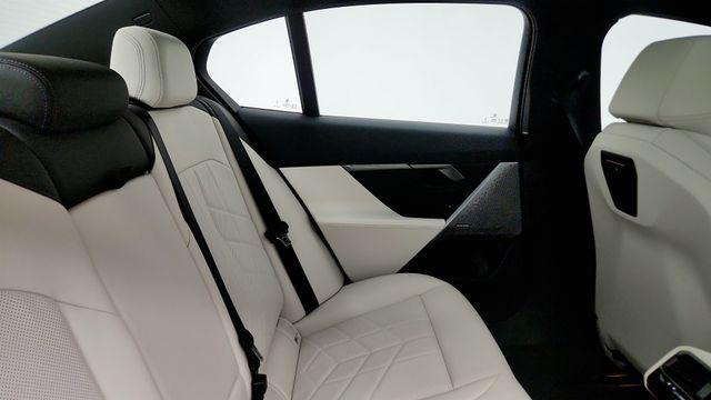 صورة مصغرة 41 لـ 2025 BMW I5 EDRIVE40