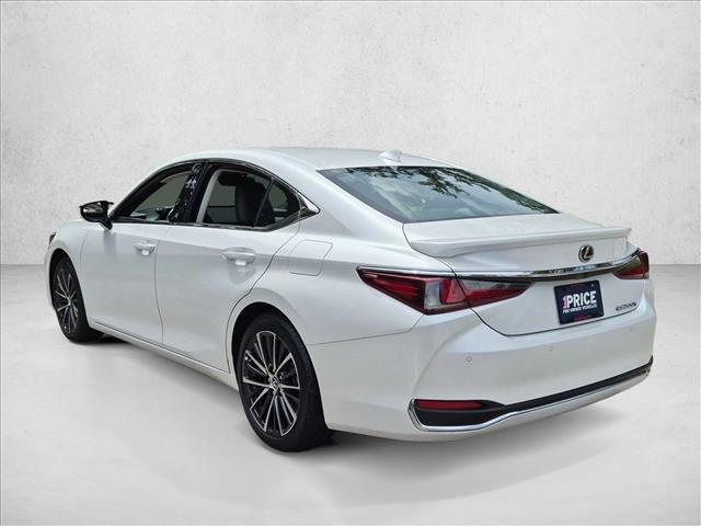 صورة 8 لـ 2025 Lexus ES 300H BASE