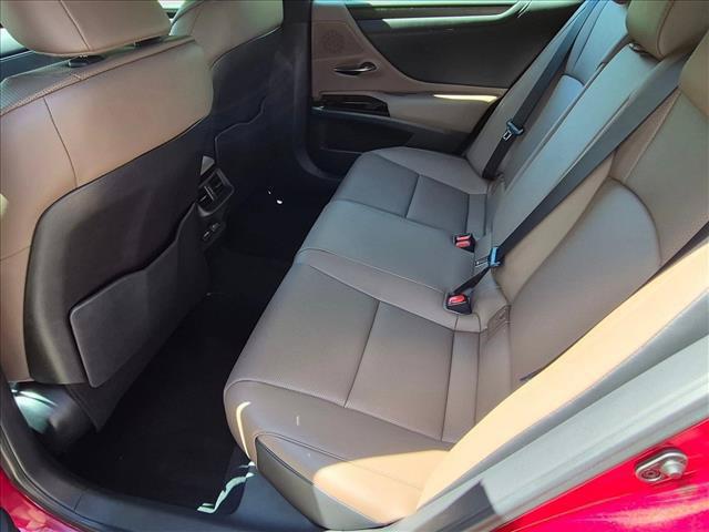 صورة مصغرة 20 لـ 2025 Lexus ES 350 BASE