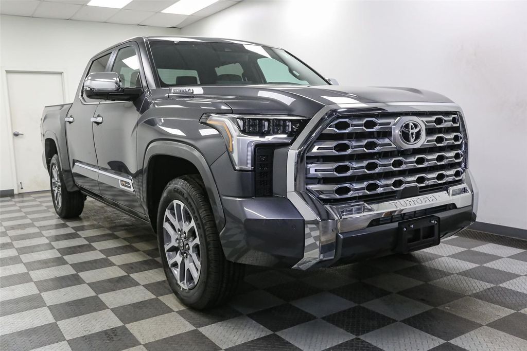 TOYOTA TUNDRA - 2
