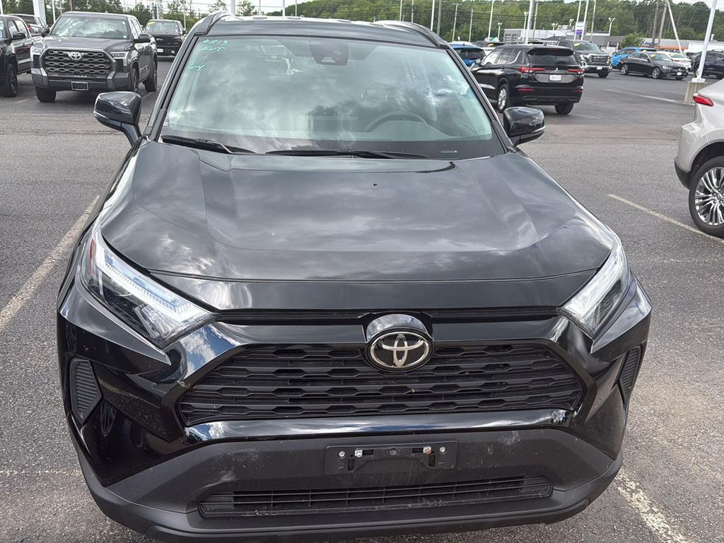 2025 Toyota RAV4 XLE photo 6