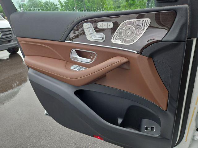 2026 Mercedes-BENZ GLE — миниатюра 21