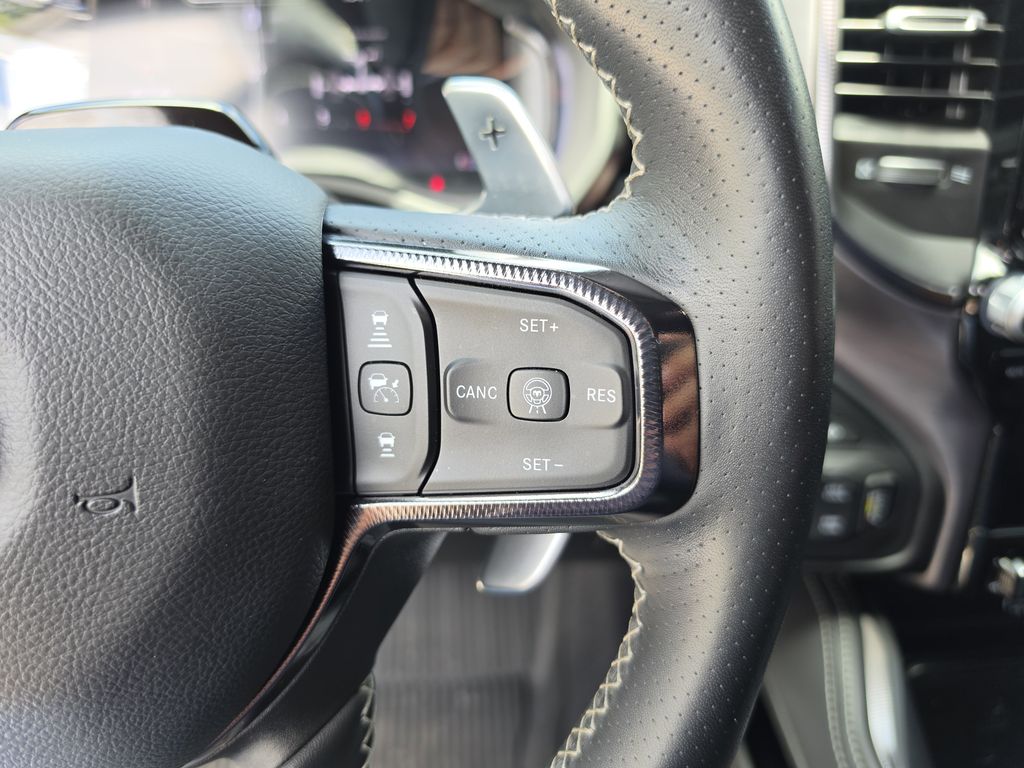 صورة مصغرة 31 لـ 2025 RAM 1500 RHO