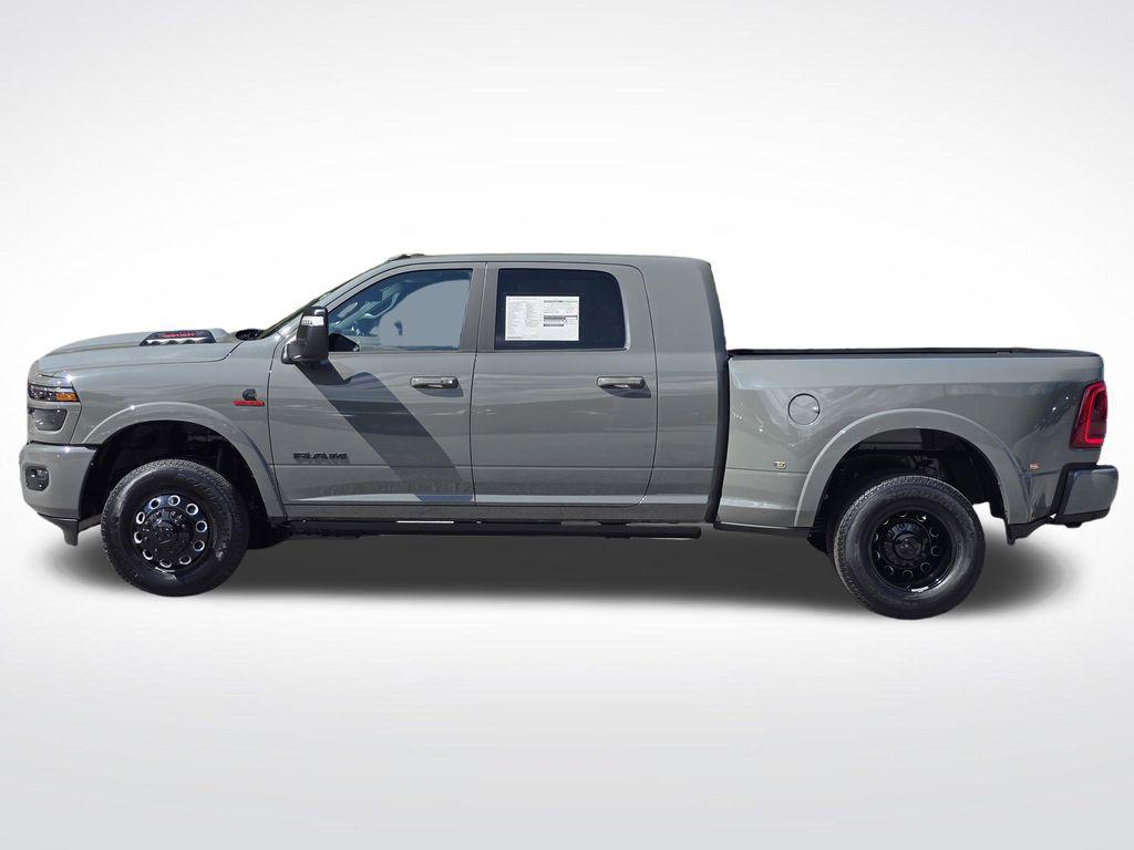 صورة مصغرة 17 لـ 2026 RAM 3500 LIMITED MEGA CAB 4X4 6'4' BOX