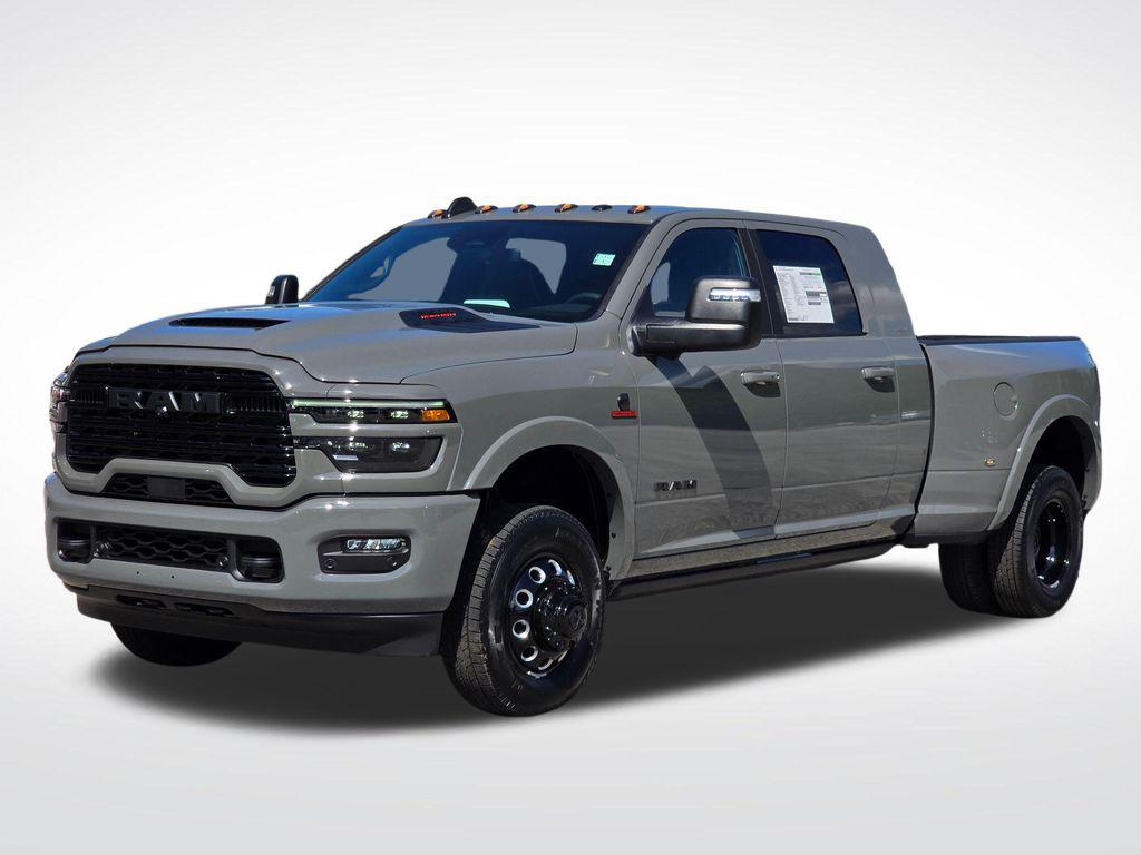صورة 2 لـ 2026 RAM 3500 LIMITED MEGA CAB 4X4 6'4' BOX