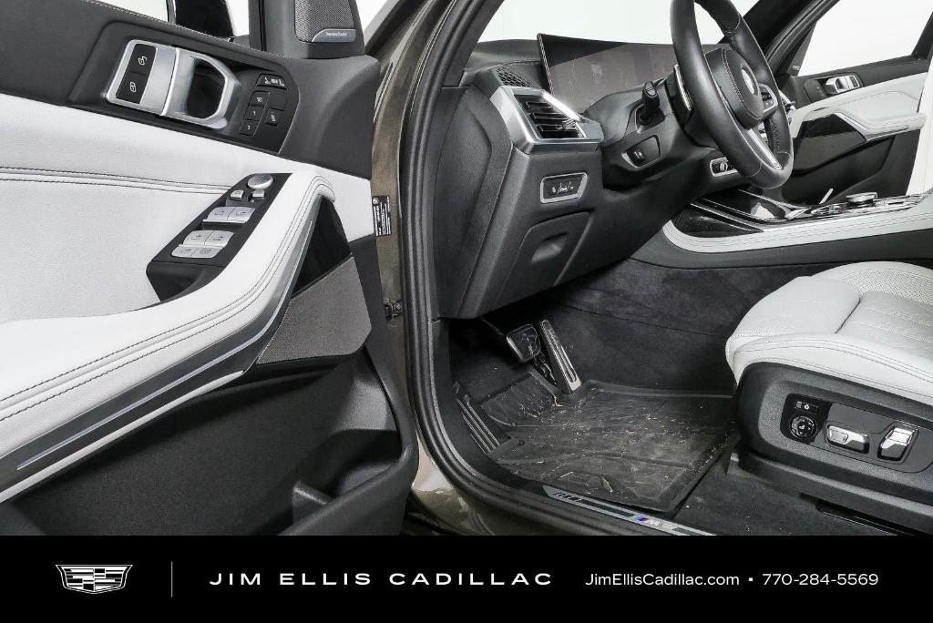 صورة 8 لـ 2025 BMW X7 XDRIVE40I