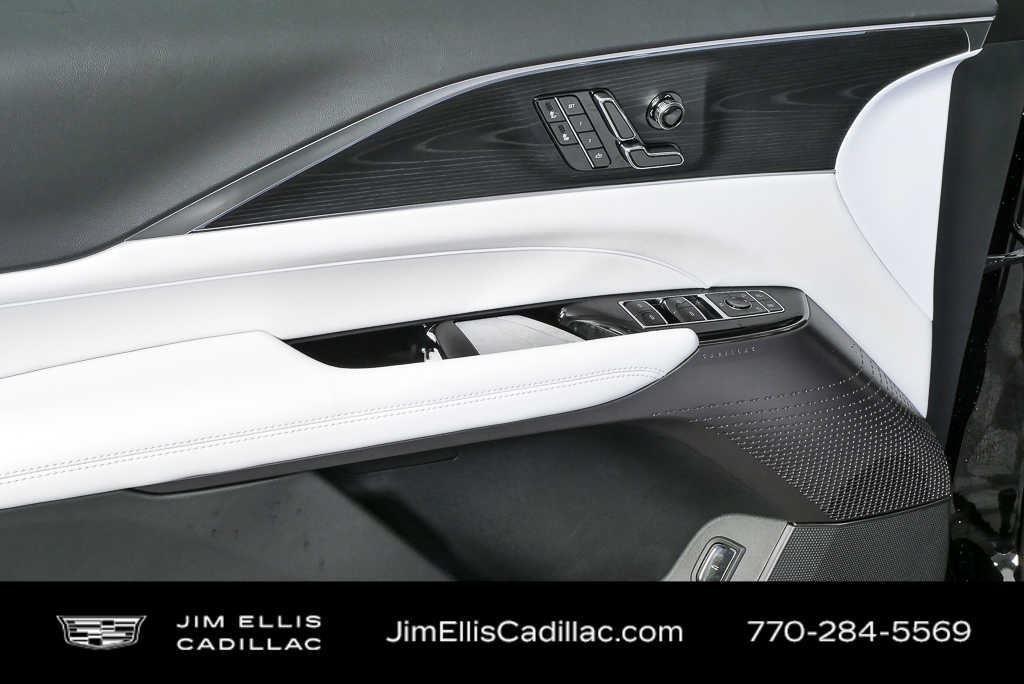 2026 Cadillac LYRIQ LUXURY photo 6