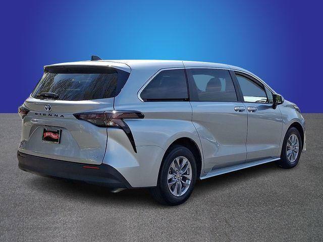 TOYOTA SIENNA - 4