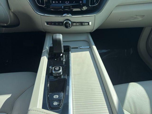صورة 19 لـ 2023 Volvo XC60 B5 CORE