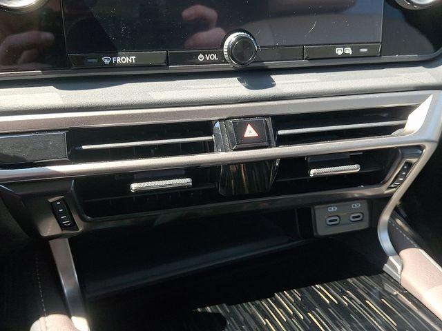 صورة 14 لـ 2024 Lexus RX 350 350