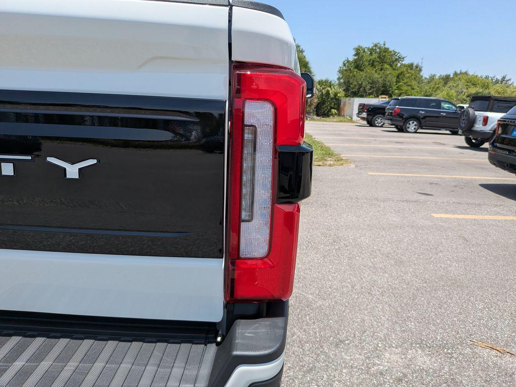 2026 FORD F-250 PLATINUM — миниатюра 13