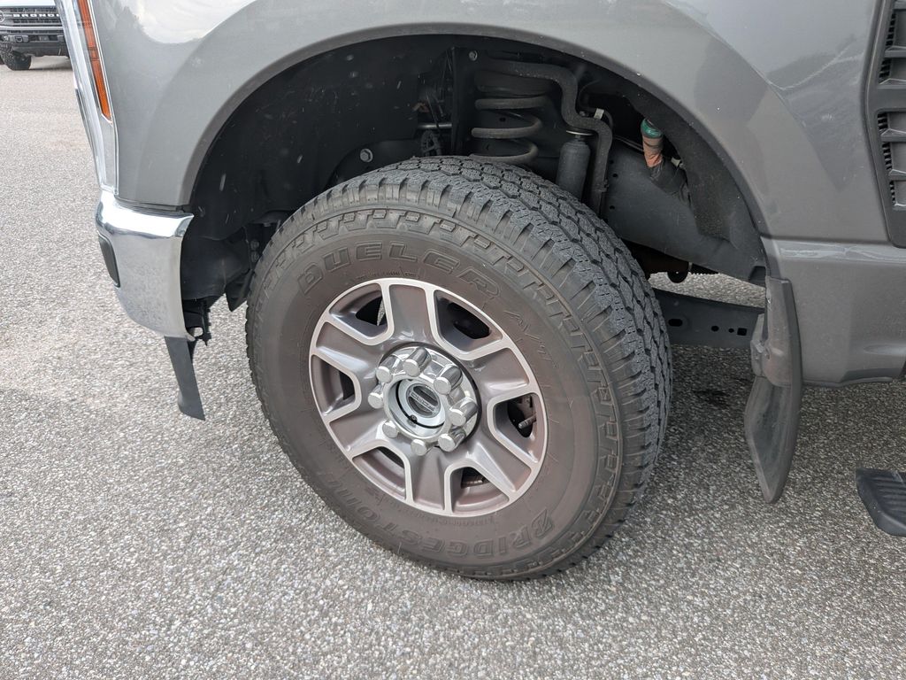 صورة مصغرة 32 لـ 2025 FORD F-350 LARIAT