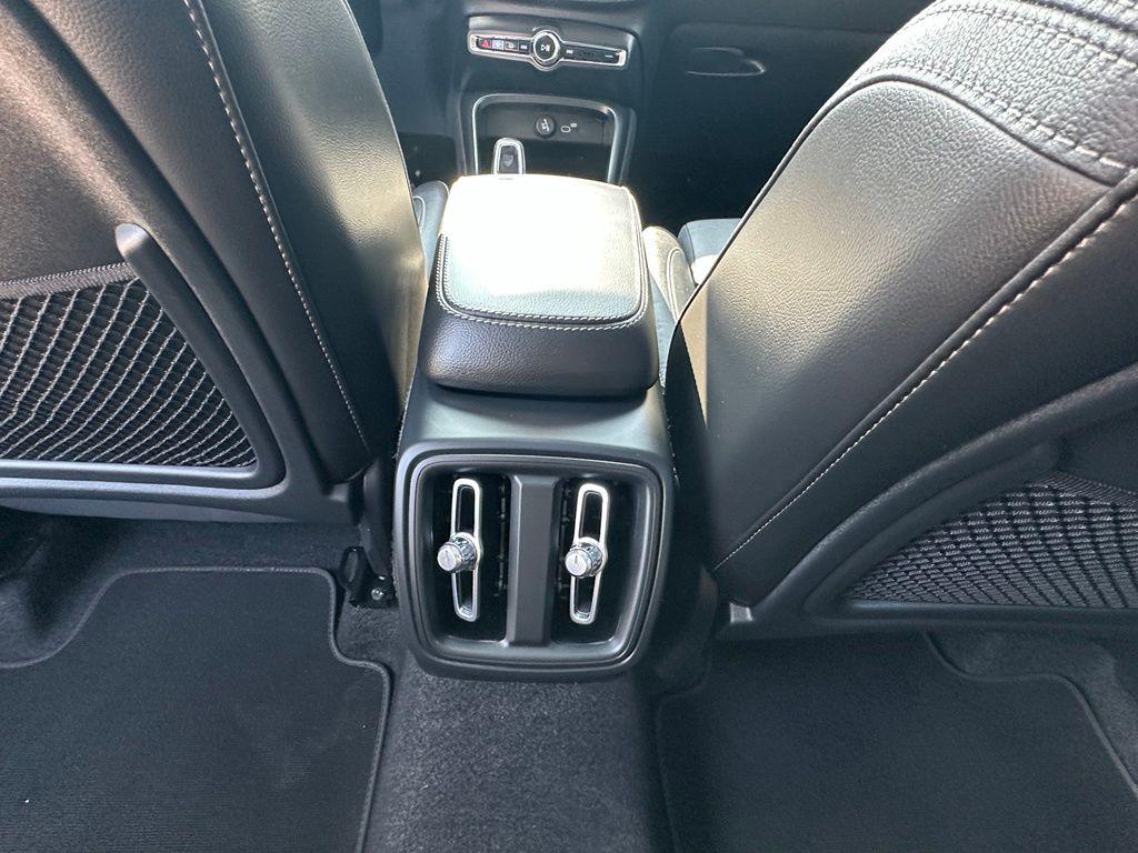 صورة مصغرة 20 لـ 2026 Volvo XC40 B5 PLUS