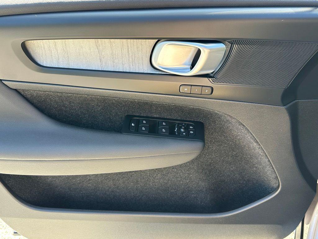 صورة مصغرة 15 لـ 2026 Volvo XC40 B5 PLUS