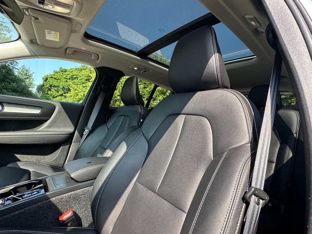 صورة مصغرة 17 لـ 2026 Volvo XC40 B5 PLUS