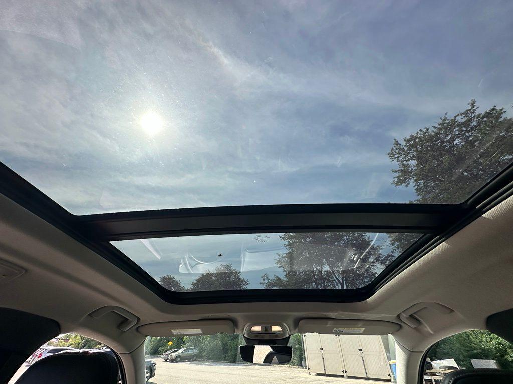 صورة مصغرة 19 لـ 2025 Volvo XC40 B5 PLUS DARK THEME
