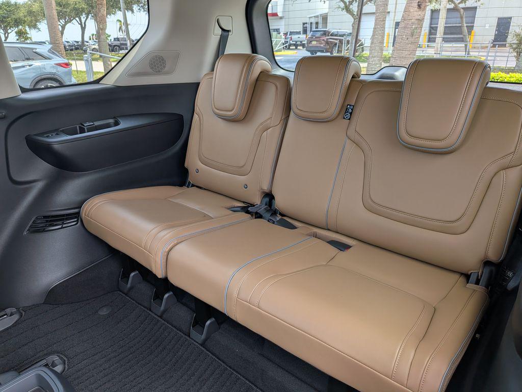 2027 Infiniti QX80 LUXE 照片 15
