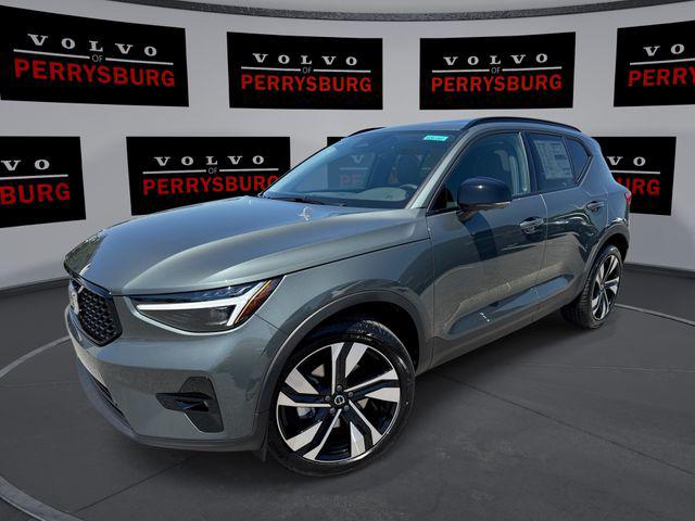 New 2026 Volvo XC40 Plus, B5 AWD Gas (mild hybrid), Dark