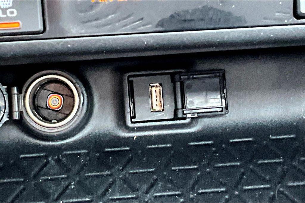 2021 Toyota RAV4 XLE thumbnail 19